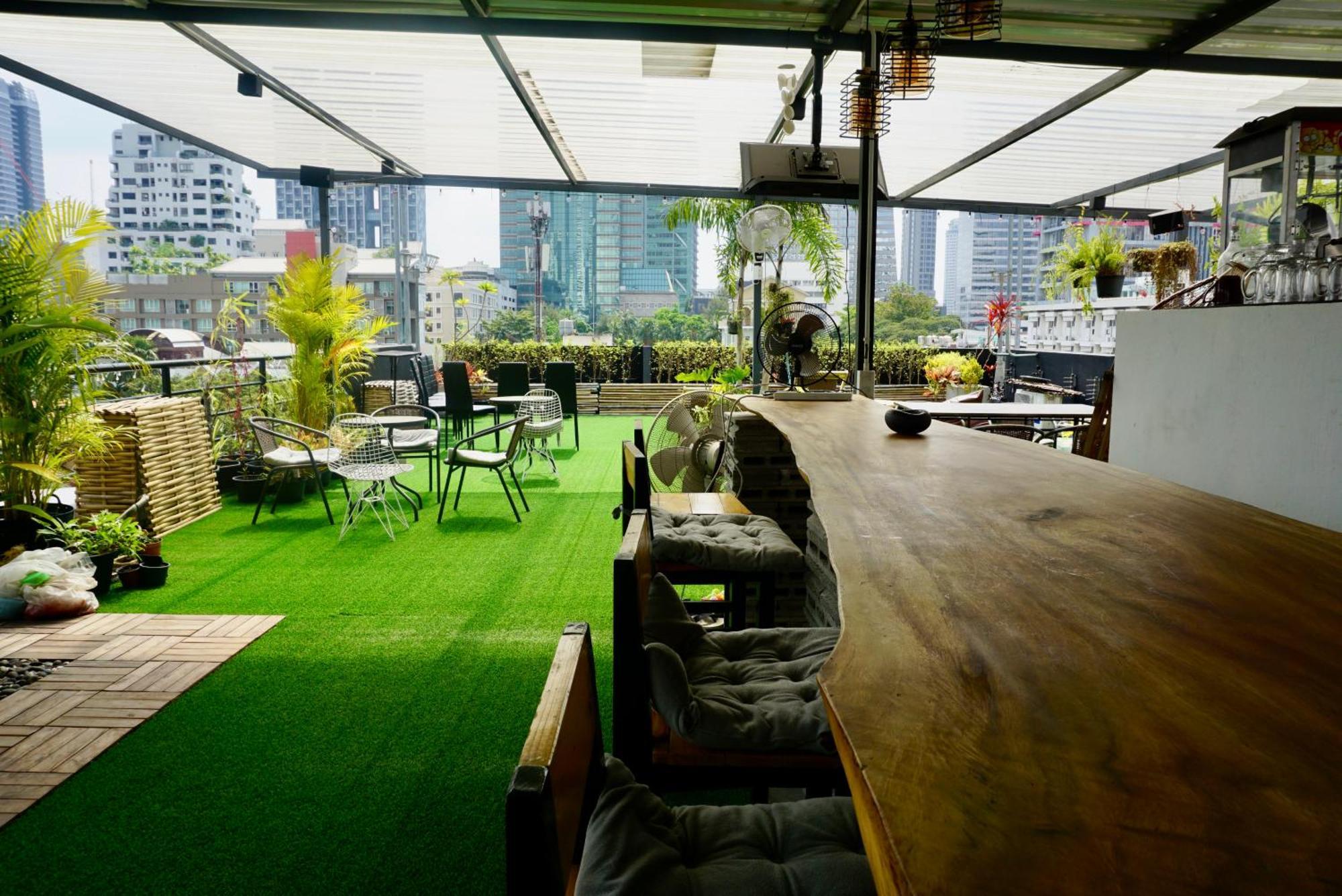 Hash Apartment With Unique Chill Design At Silom Soi 3 Bangkok Exterior photo
