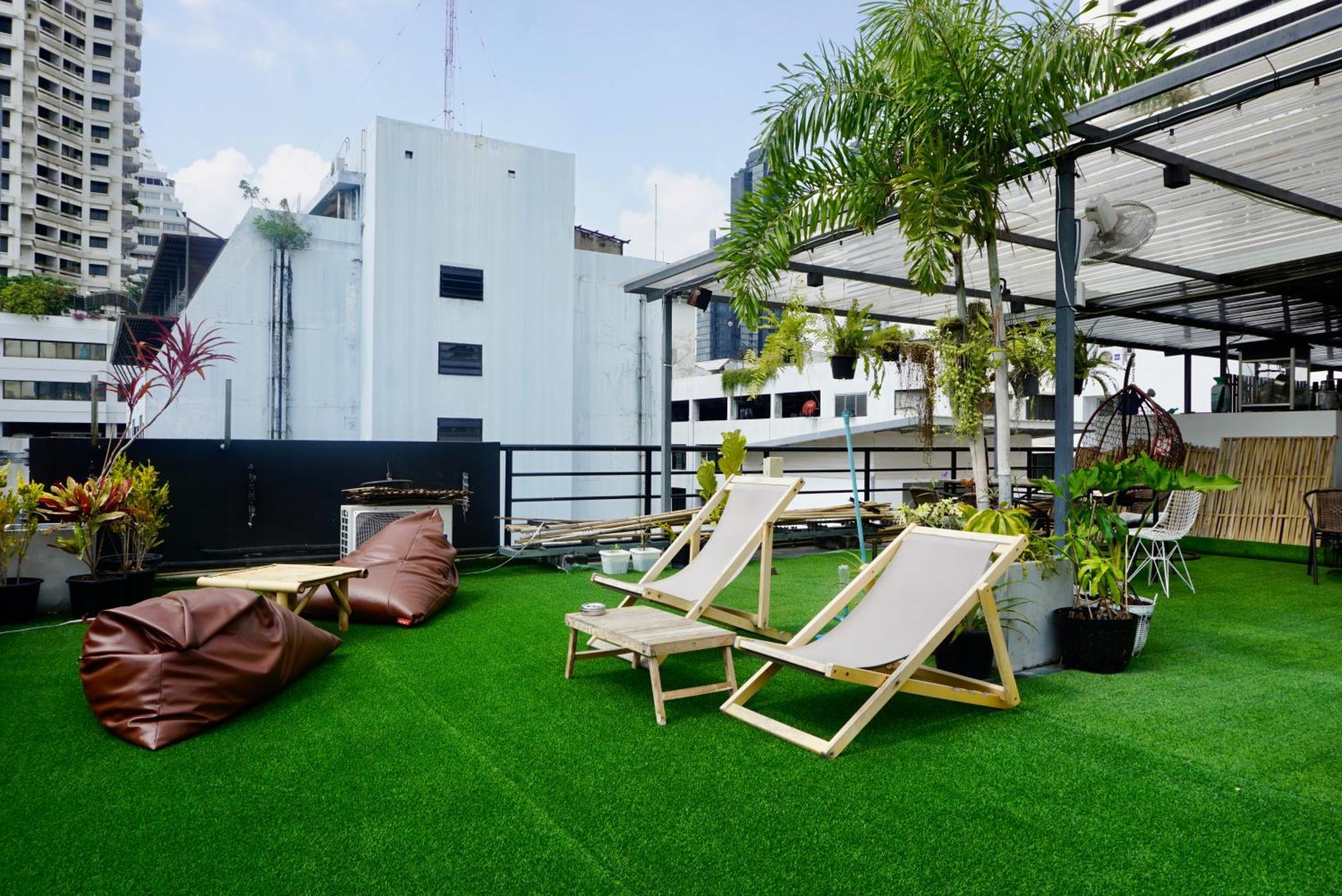 Hash Apartment With Unique Chill Design At Silom Soi 3 Bangkok Exterior photo